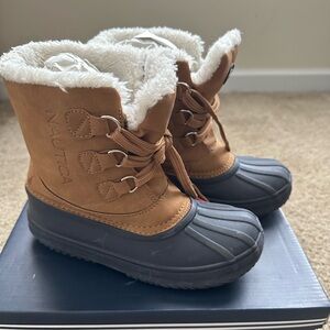 Like NEW - Nautica snow boots - kid’s size 3